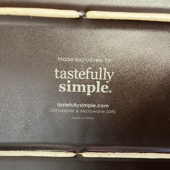 Red Tastefully Simple Serving Plate - Picture 3 of 3